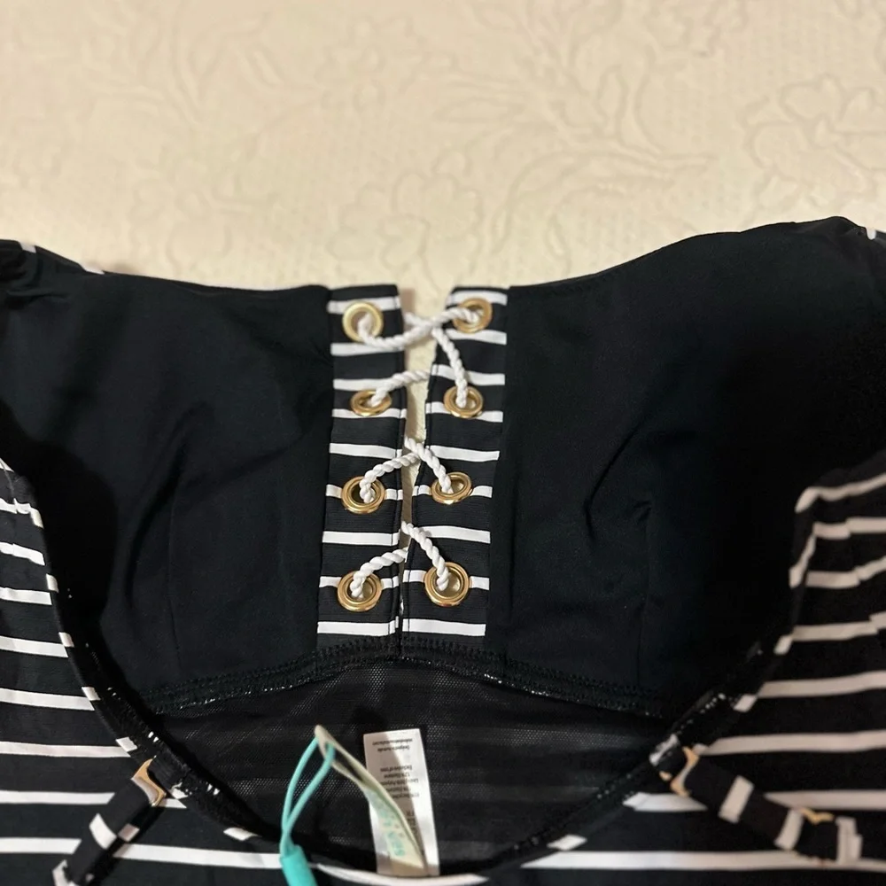 Sea Level Swim. Sealevelcharmarel Lace-Up. Size 8. Black and White - Picture 2 of 13